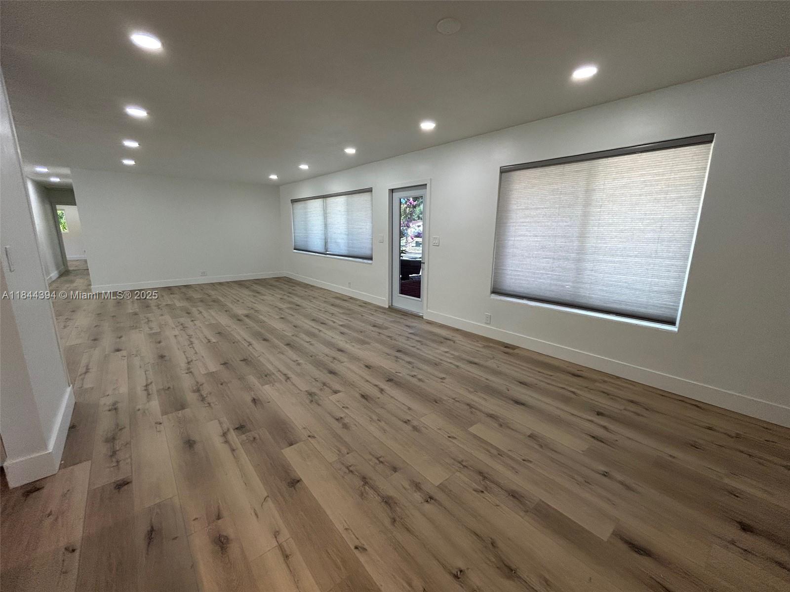 HOLLYWOOD LITTLE RANCHES - Residential Lease