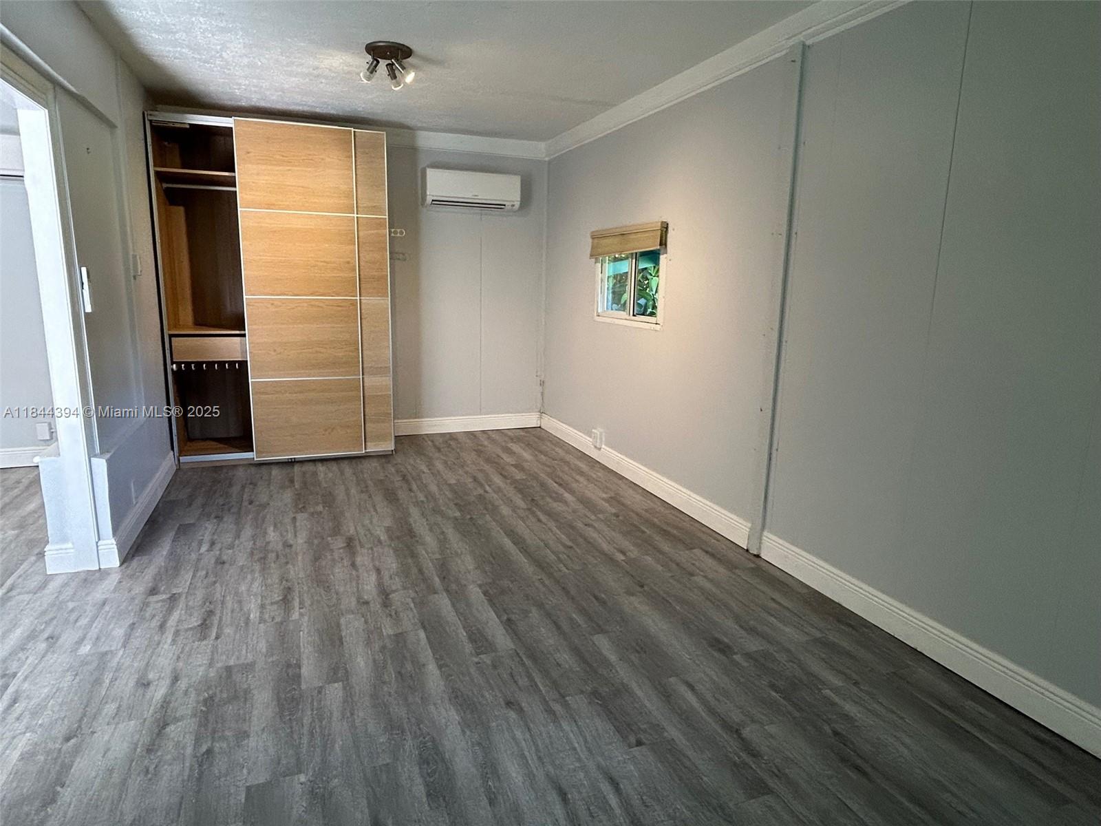 HOLLYWOOD LITTLE RANCHES - Residential Lease