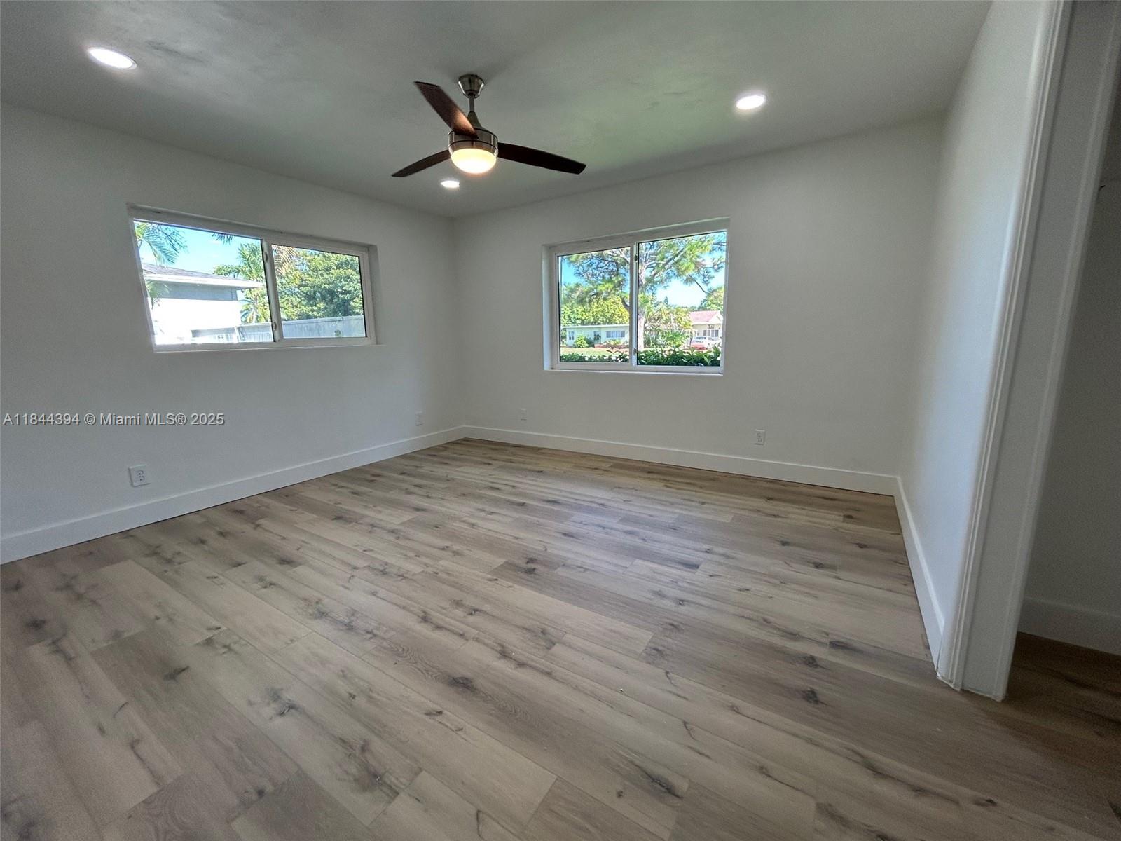 HOLLYWOOD LITTLE RANCHES - Residential Lease