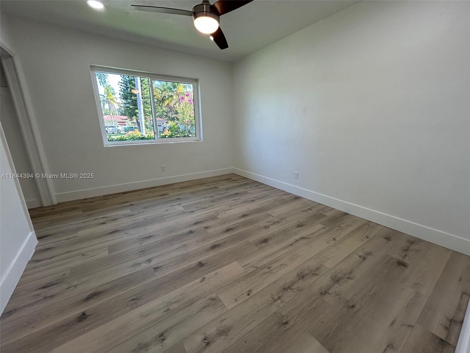 HOLLYWOOD LITTLE RANCHES - Residential Lease