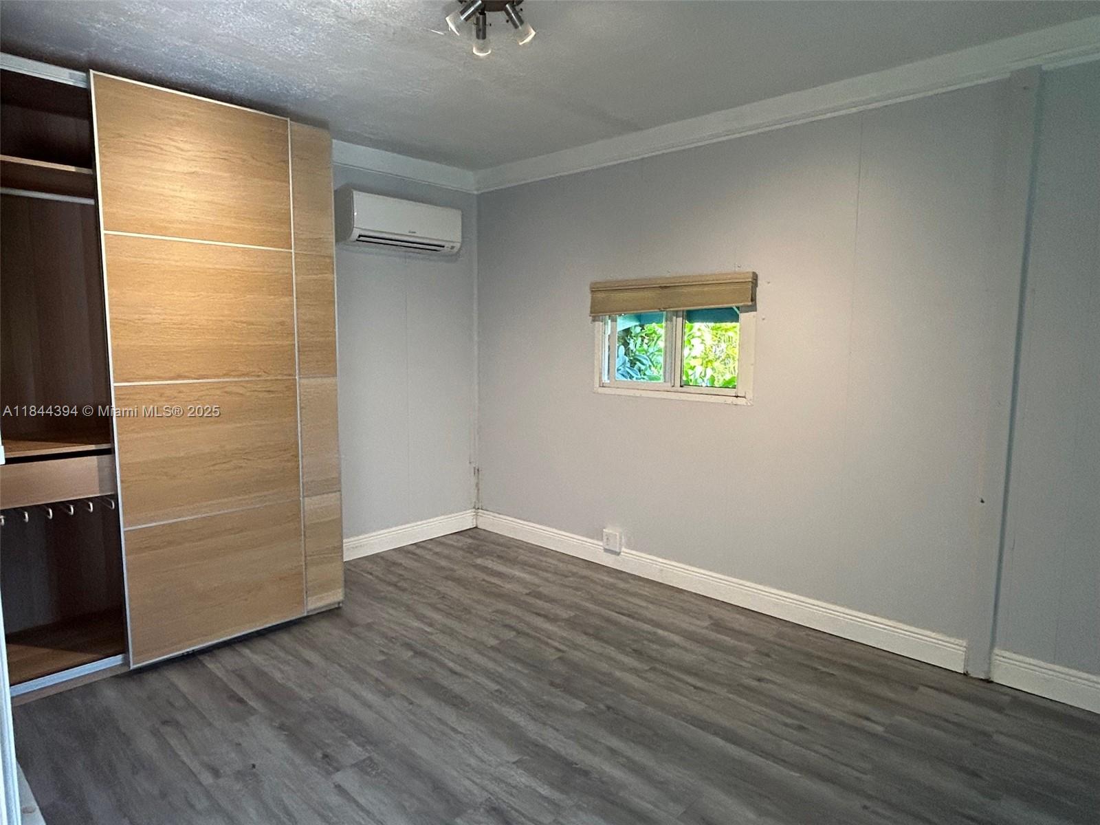 HOLLYWOOD LITTLE RANCHES - Residential Lease