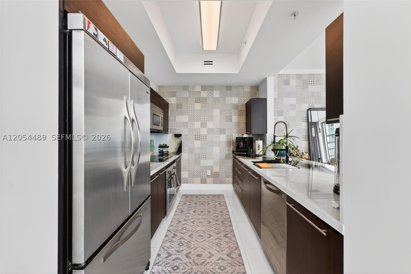 IVY CONDO - Residential