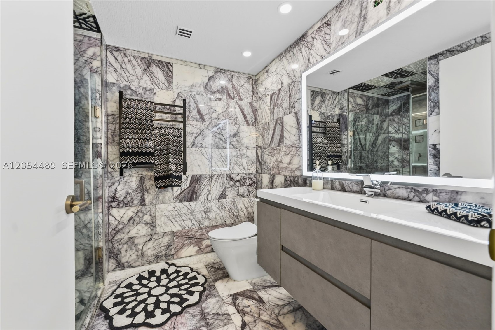 IVY CONDO - Residential