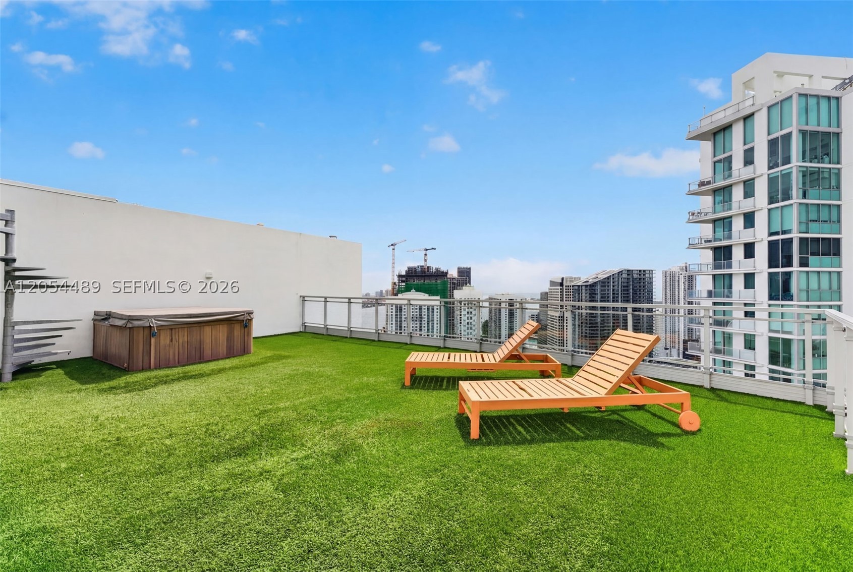 IVY CONDO - Residential