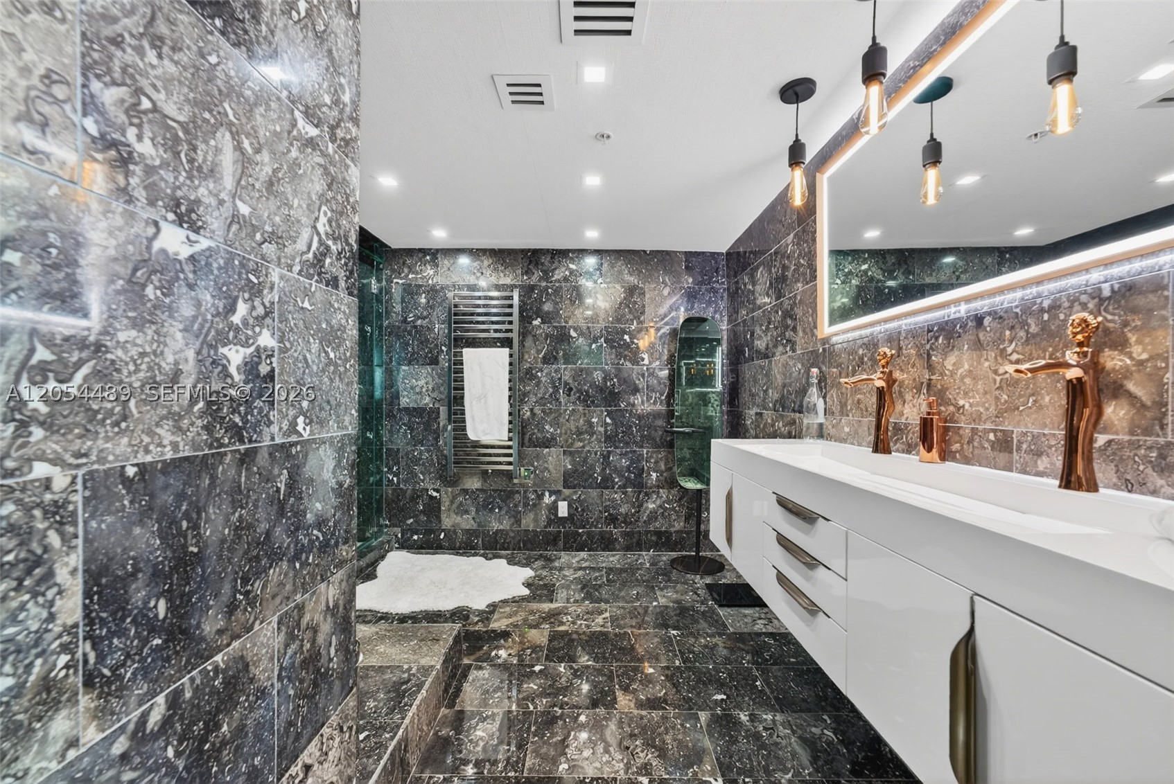 IVY CONDO - Residential