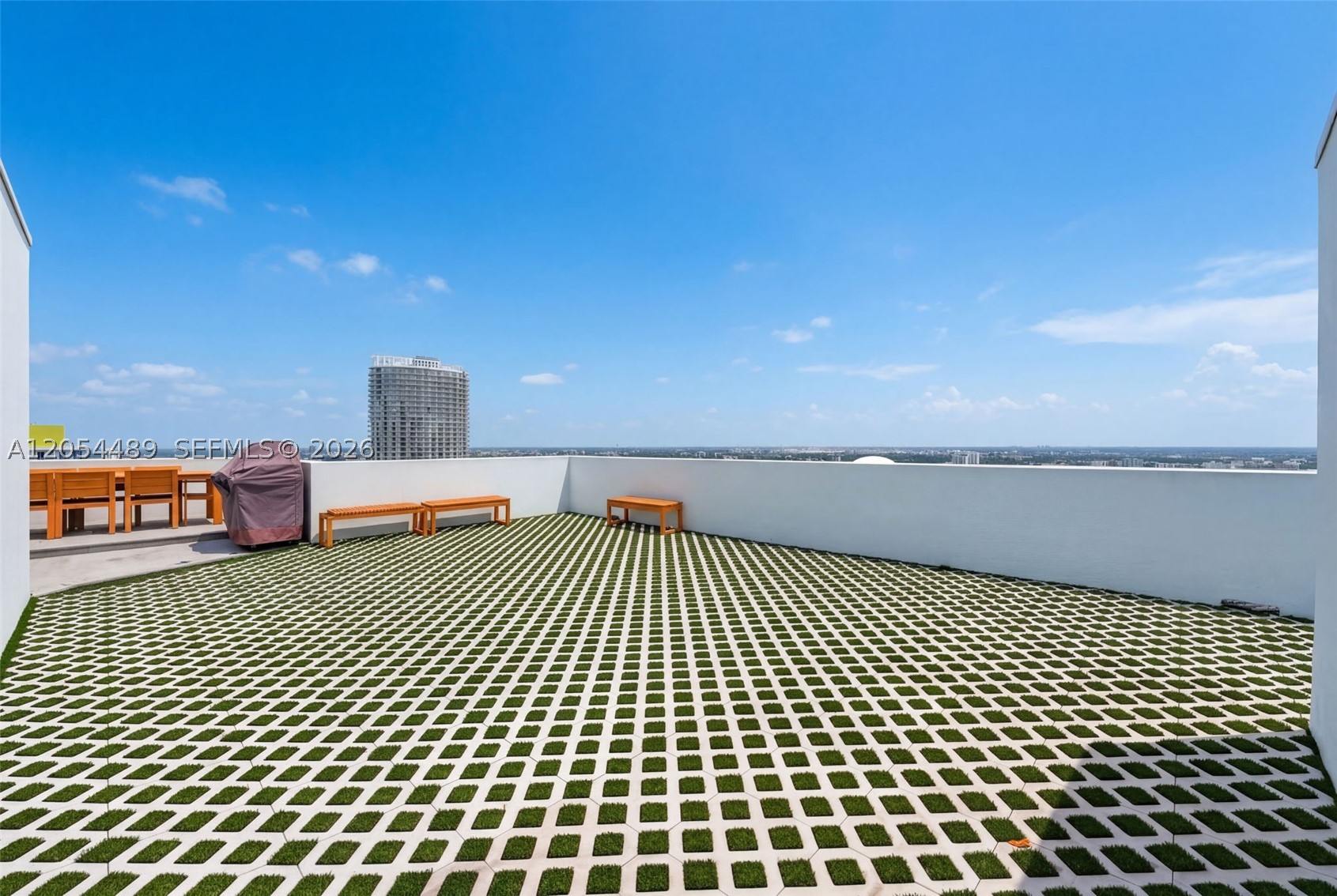 IVY CONDO - Residential