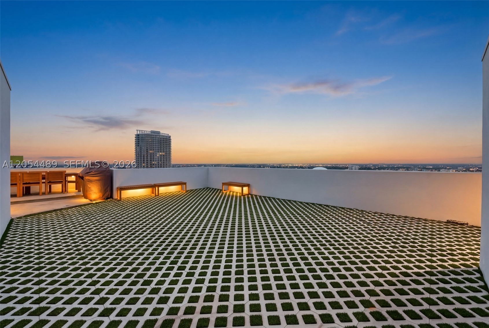 IVY CONDO - Residential
