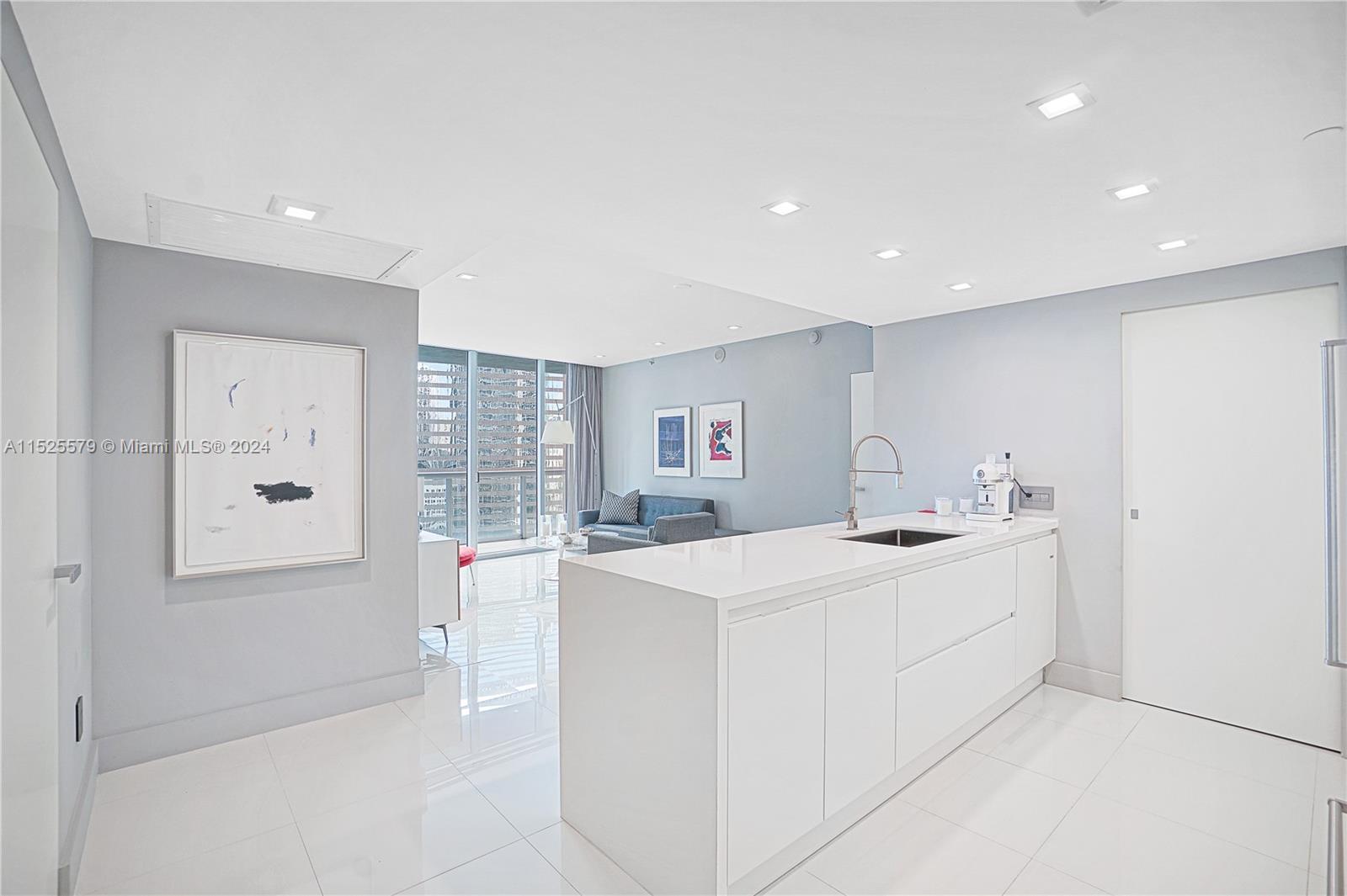 ICONBRICKELL CONDO NO 1 - Residential Lease