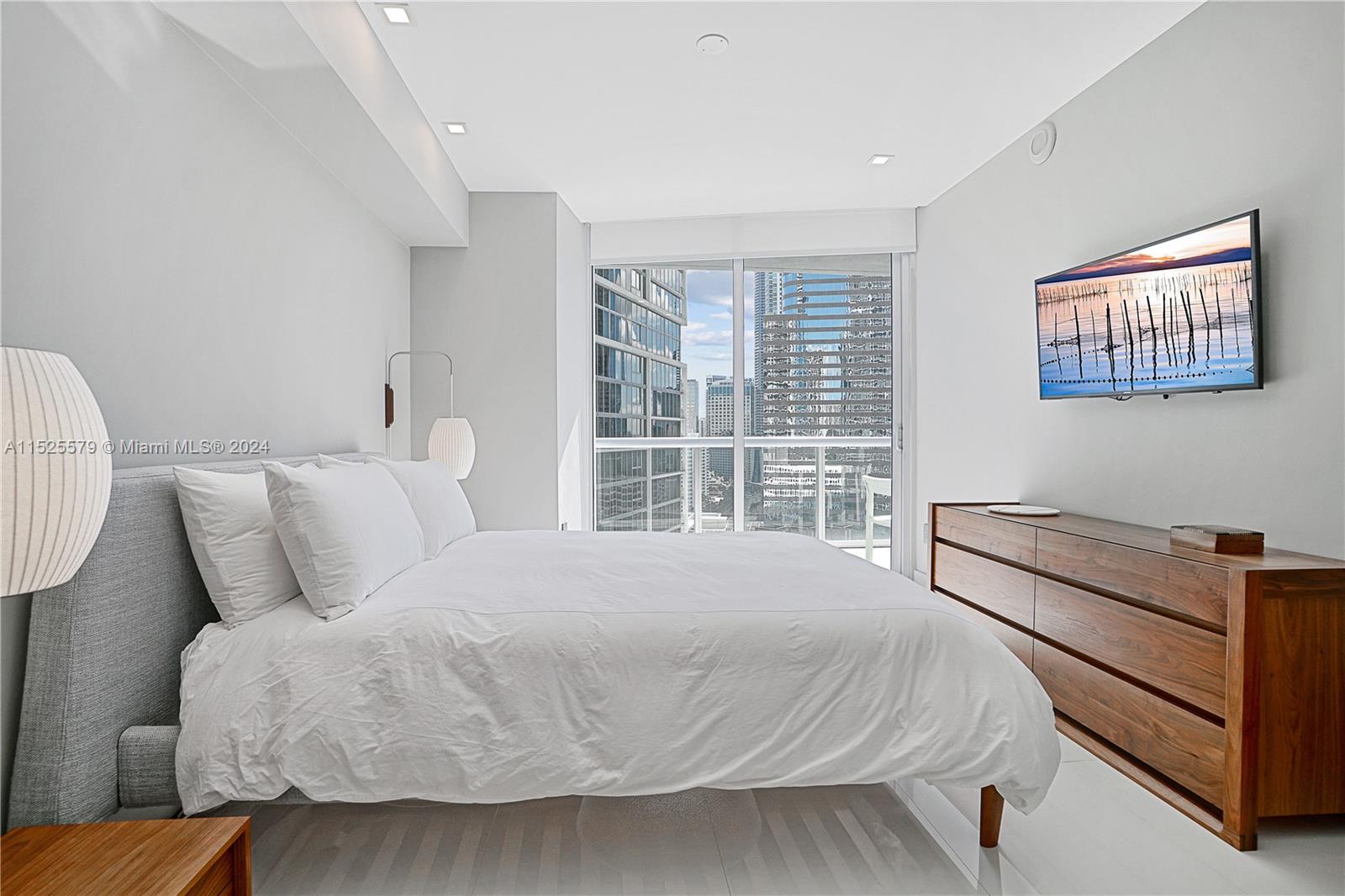 ICONBRICKELL CONDO NO 1 - Residential Lease