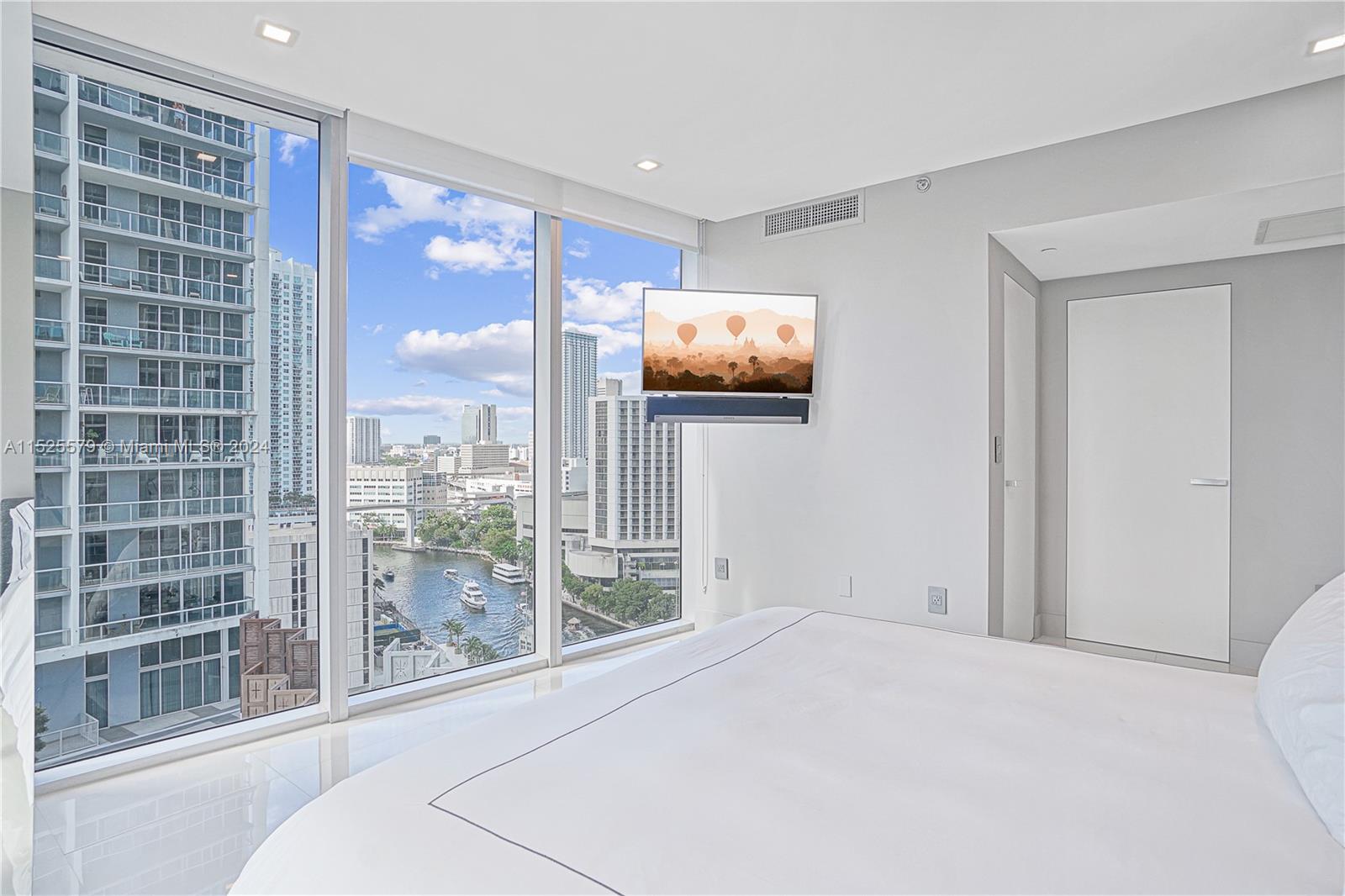 ICONBRICKELL CONDO NO 1 - Residential Lease