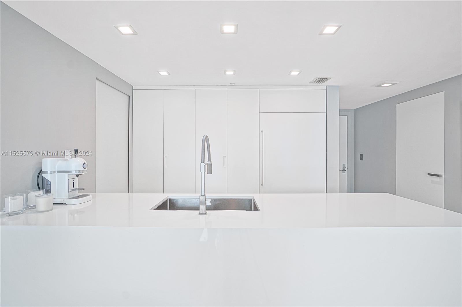 ICONBRICKELL CONDO NO 1 - Residential Lease