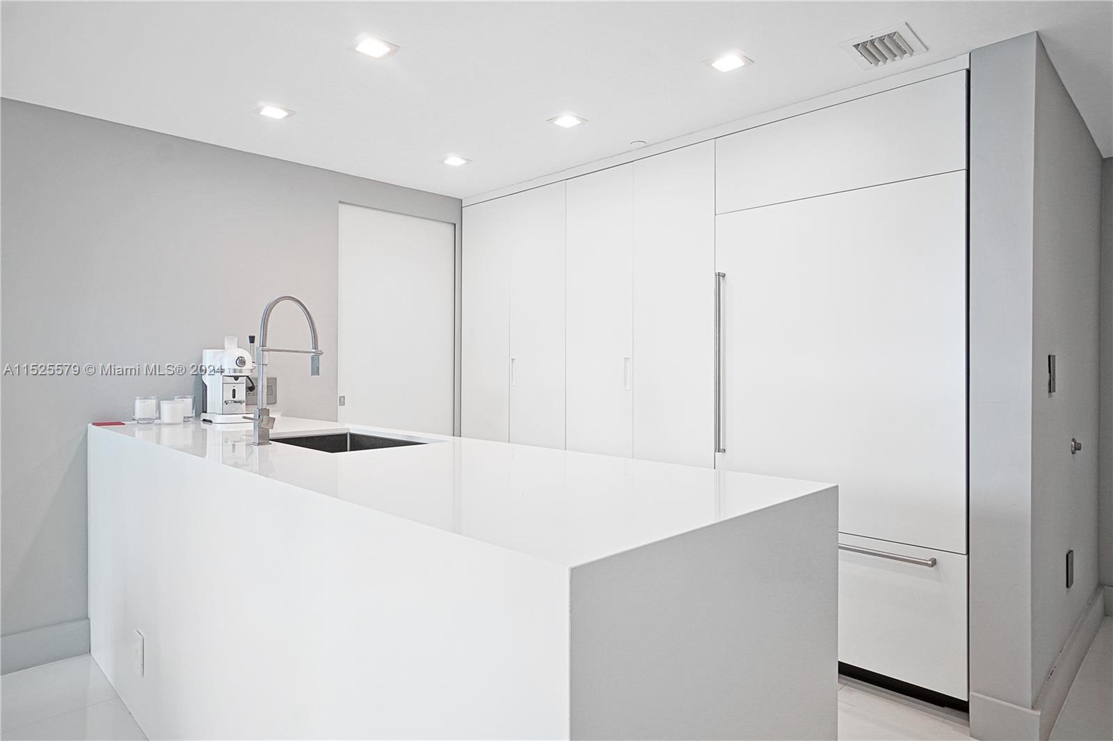 ICONBRICKELL CONDO NO 1 - Residential Lease