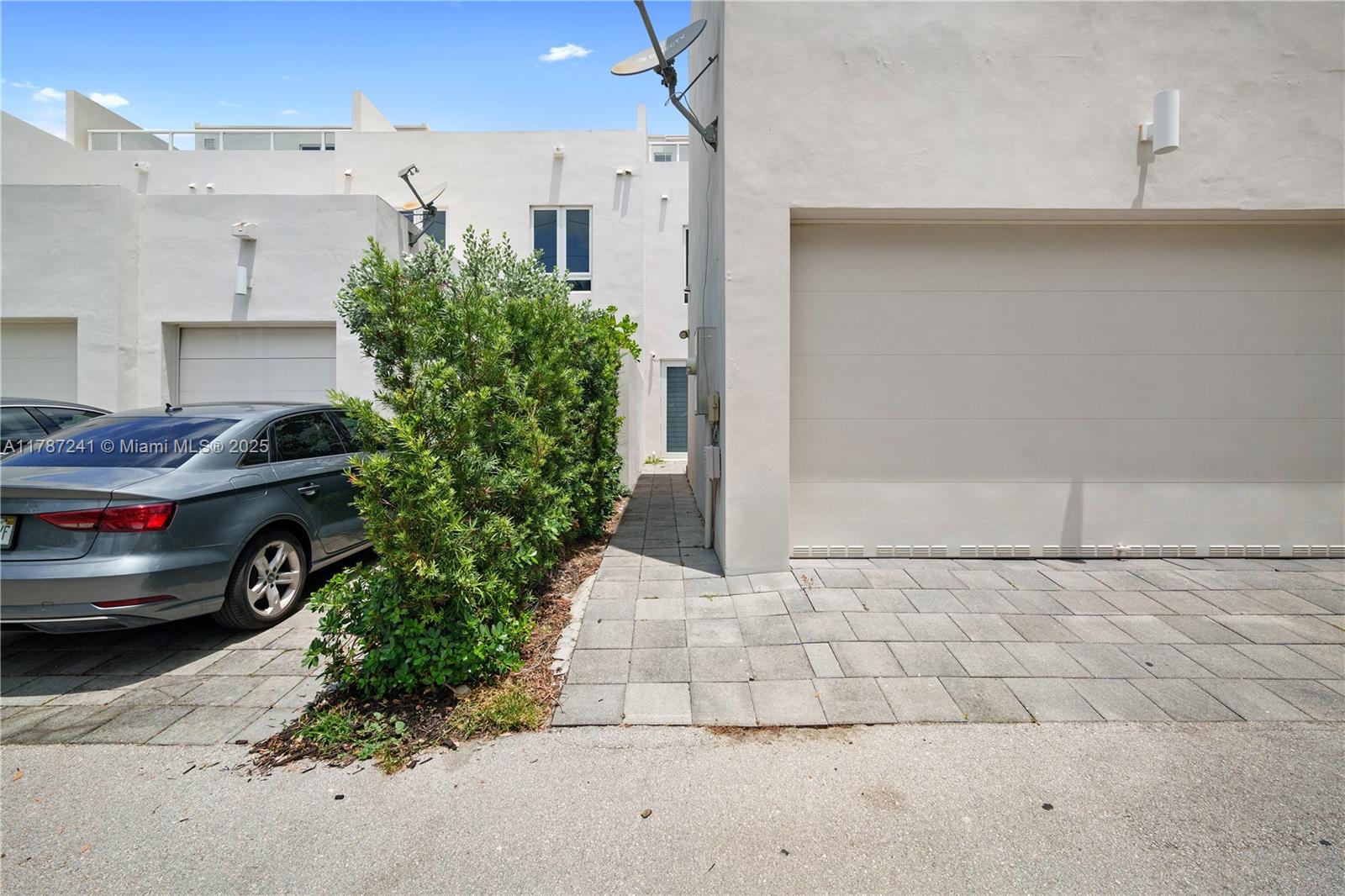 LANDMARK AT DORAL - Residential Lease