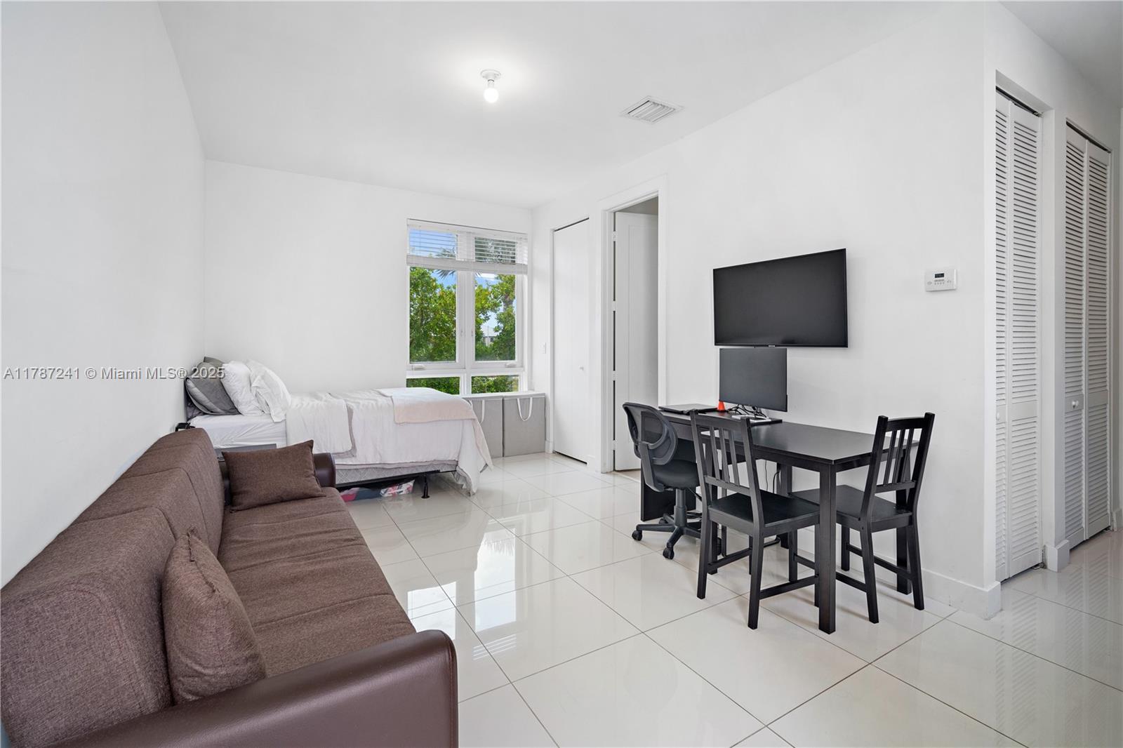 LANDMARK AT DORAL - Residential Lease