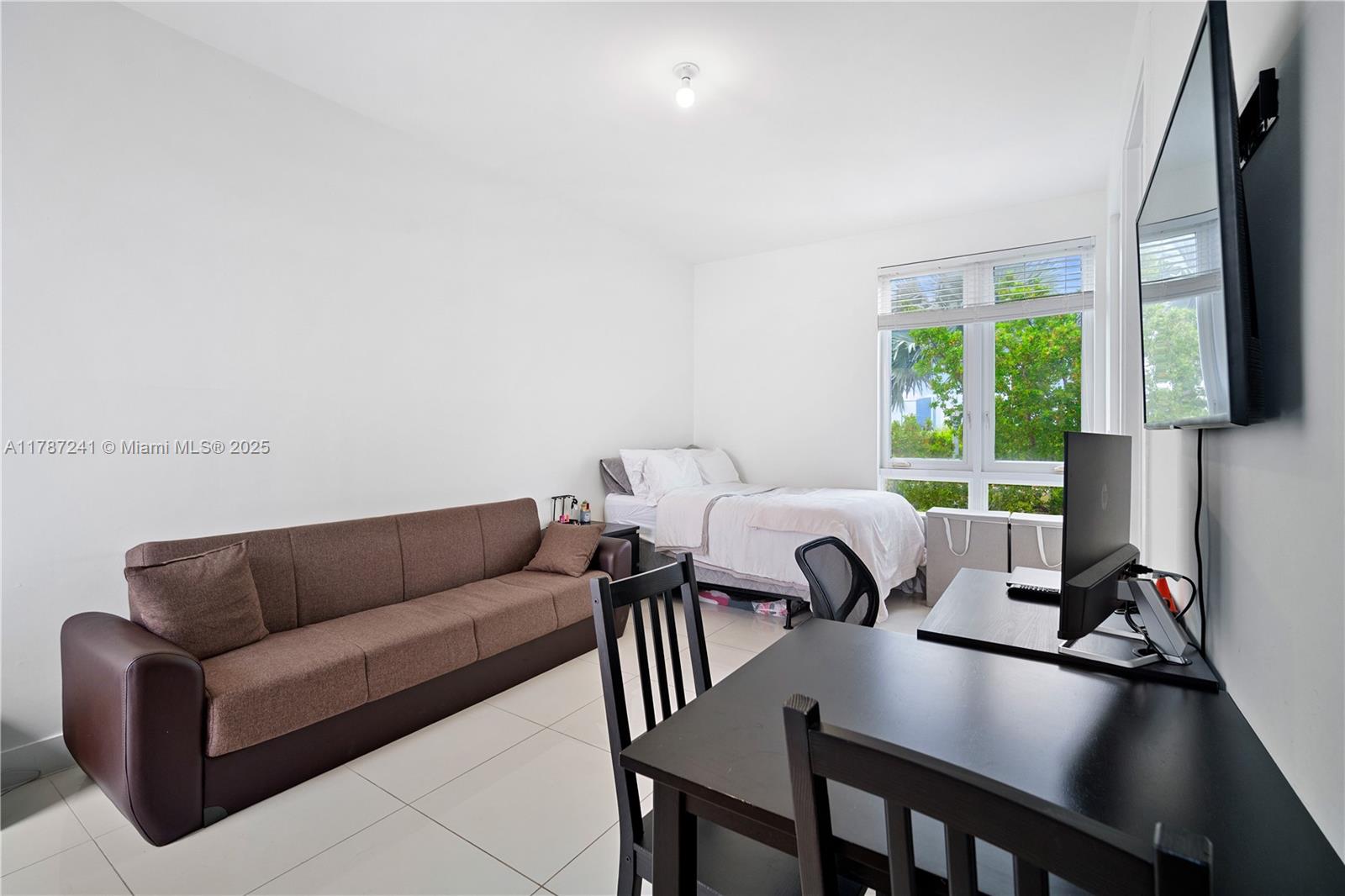 LANDMARK AT DORAL - Residential Lease