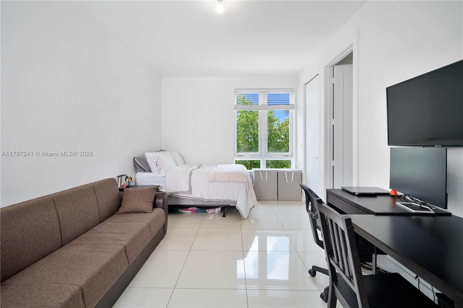 LANDMARK AT DORAL - Residential Lease