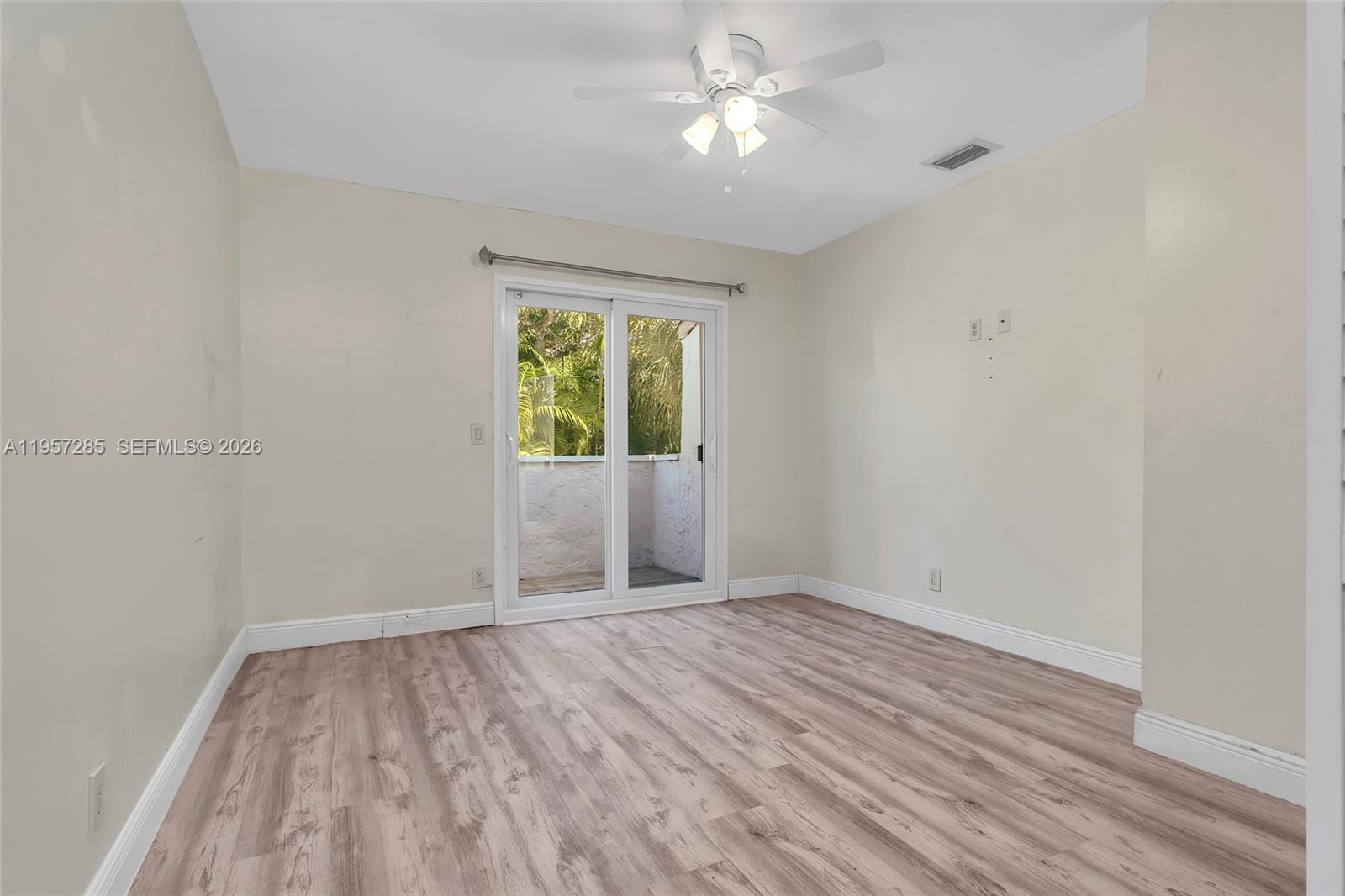 CANARY PALM CLUB - Residential