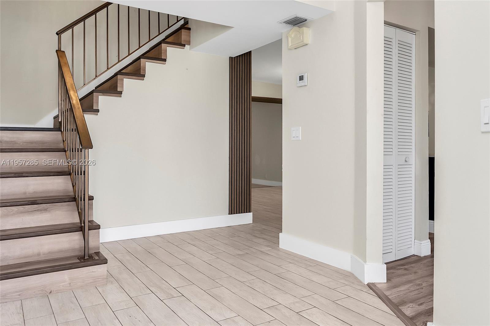 CANARY PALM CLUB - Residential