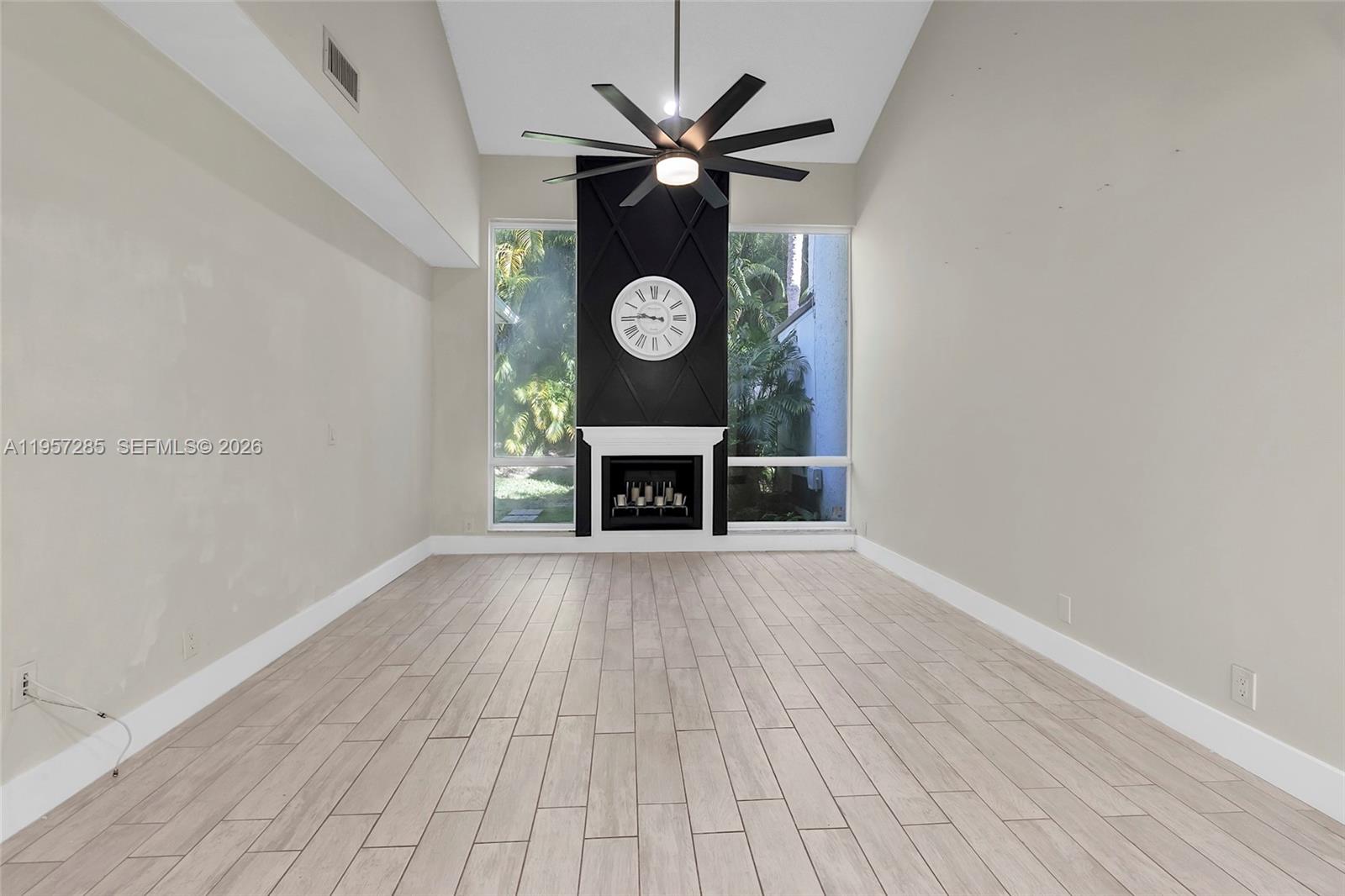 CANARY PALM CLUB - Residential