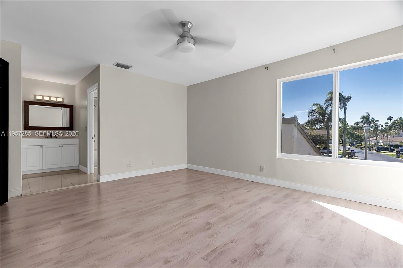 CANARY PALM CLUB - Residential