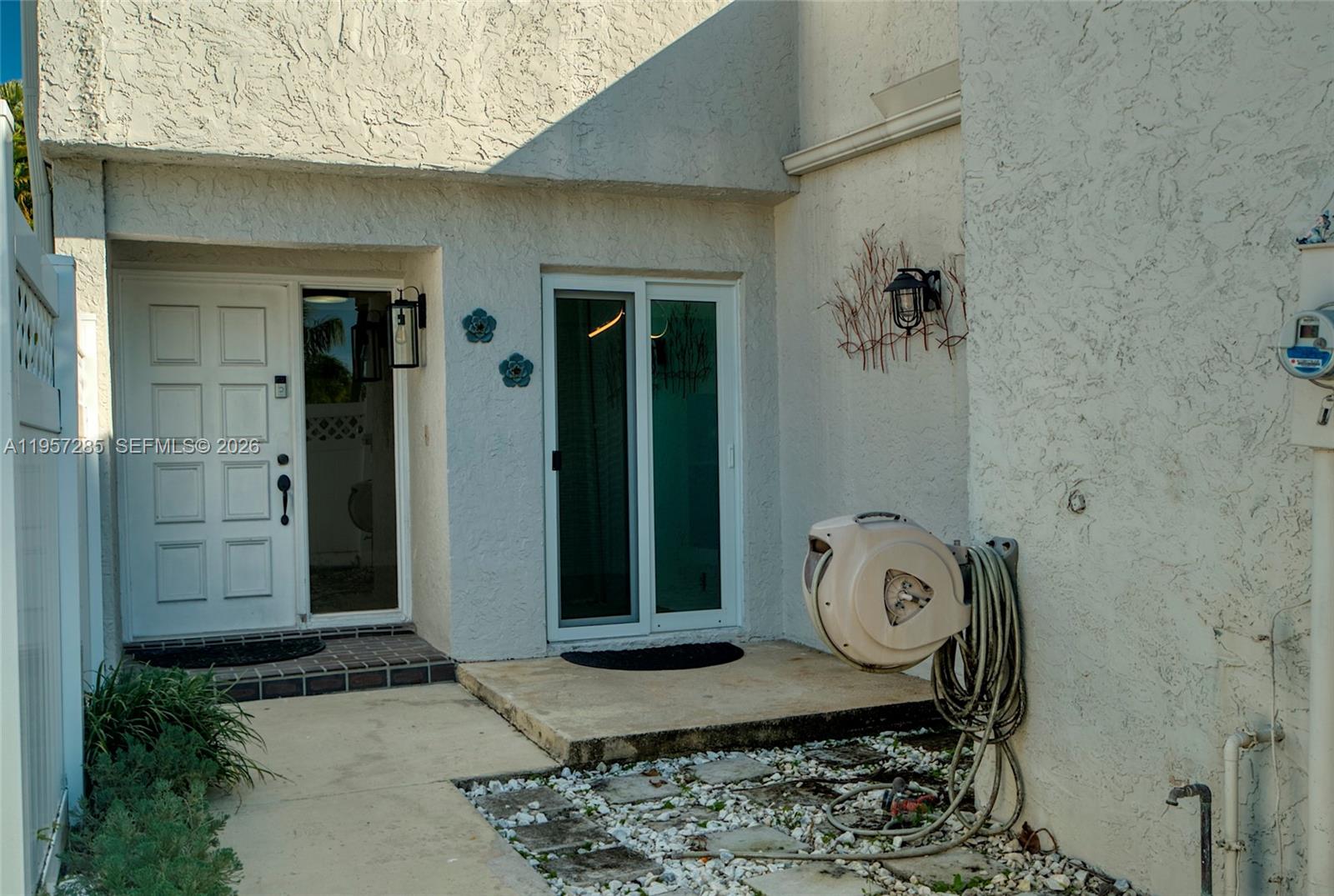 CANARY PALM CLUB - Residential