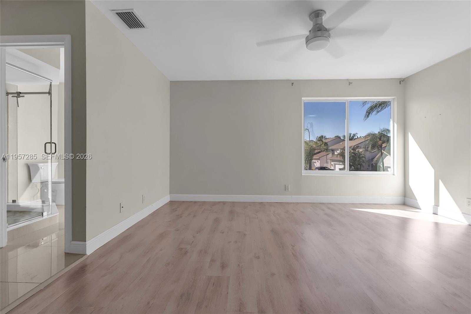 CANARY PALM CLUB - Residential