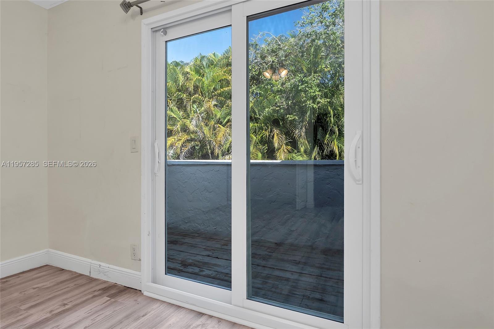 CANARY PALM CLUB - Residential