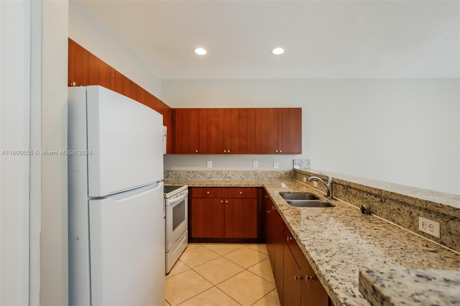 HOLLYWOOD BEACH GARDENS - Residential Lease