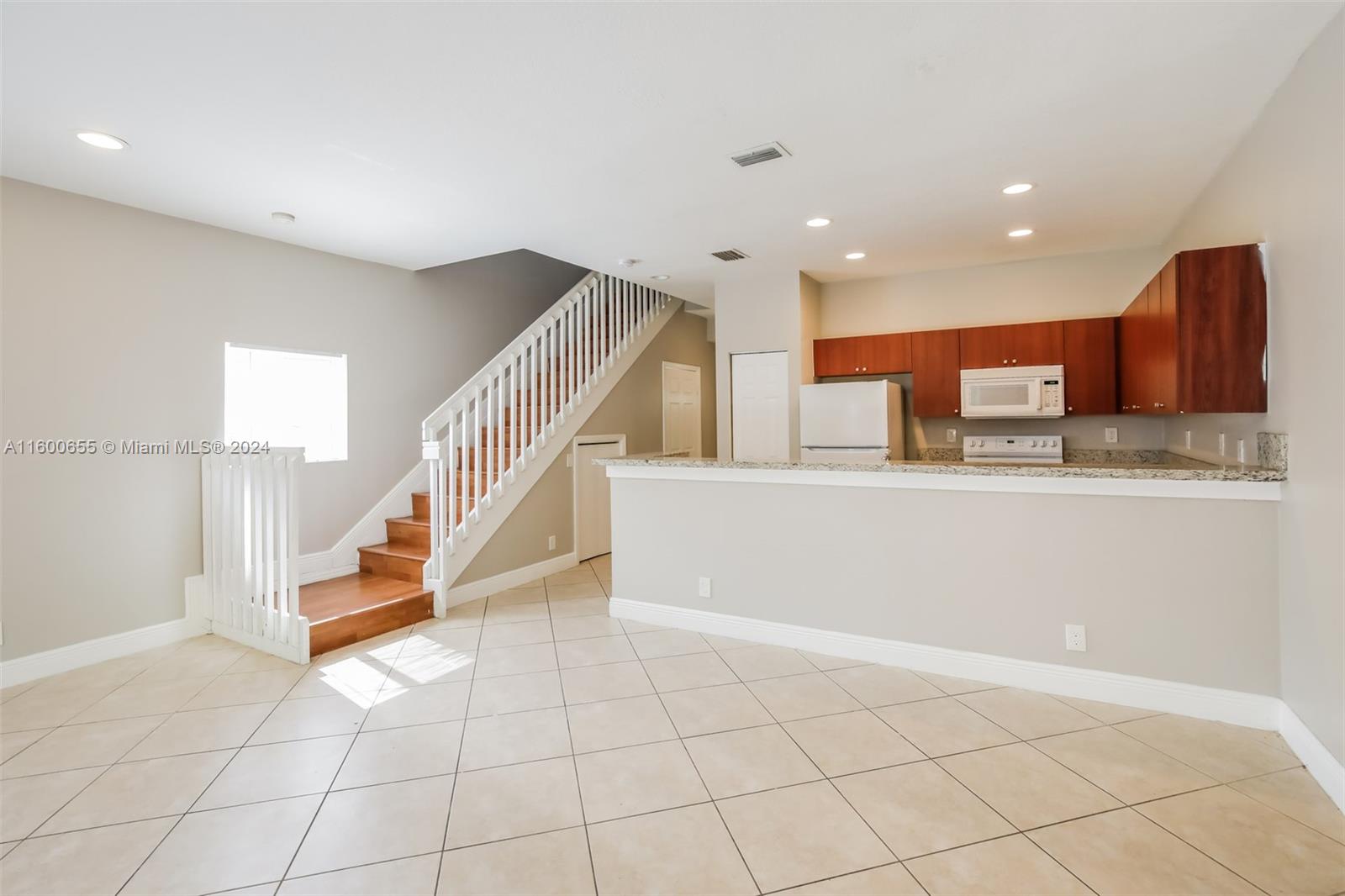 HOLLYWOOD BEACH GARDENS - Residential Lease