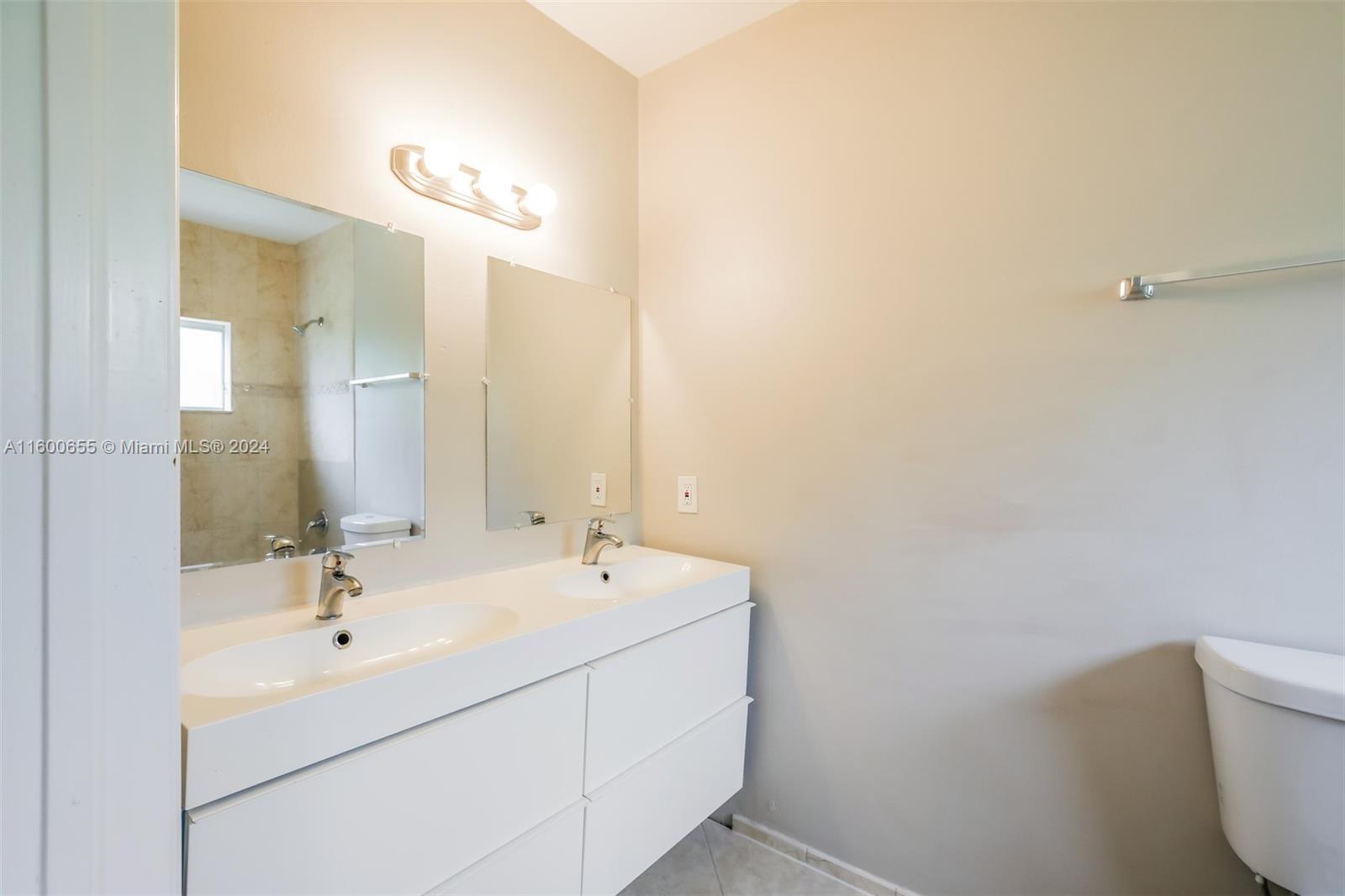 HOLLYWOOD BEACH GARDENS - Residential Lease