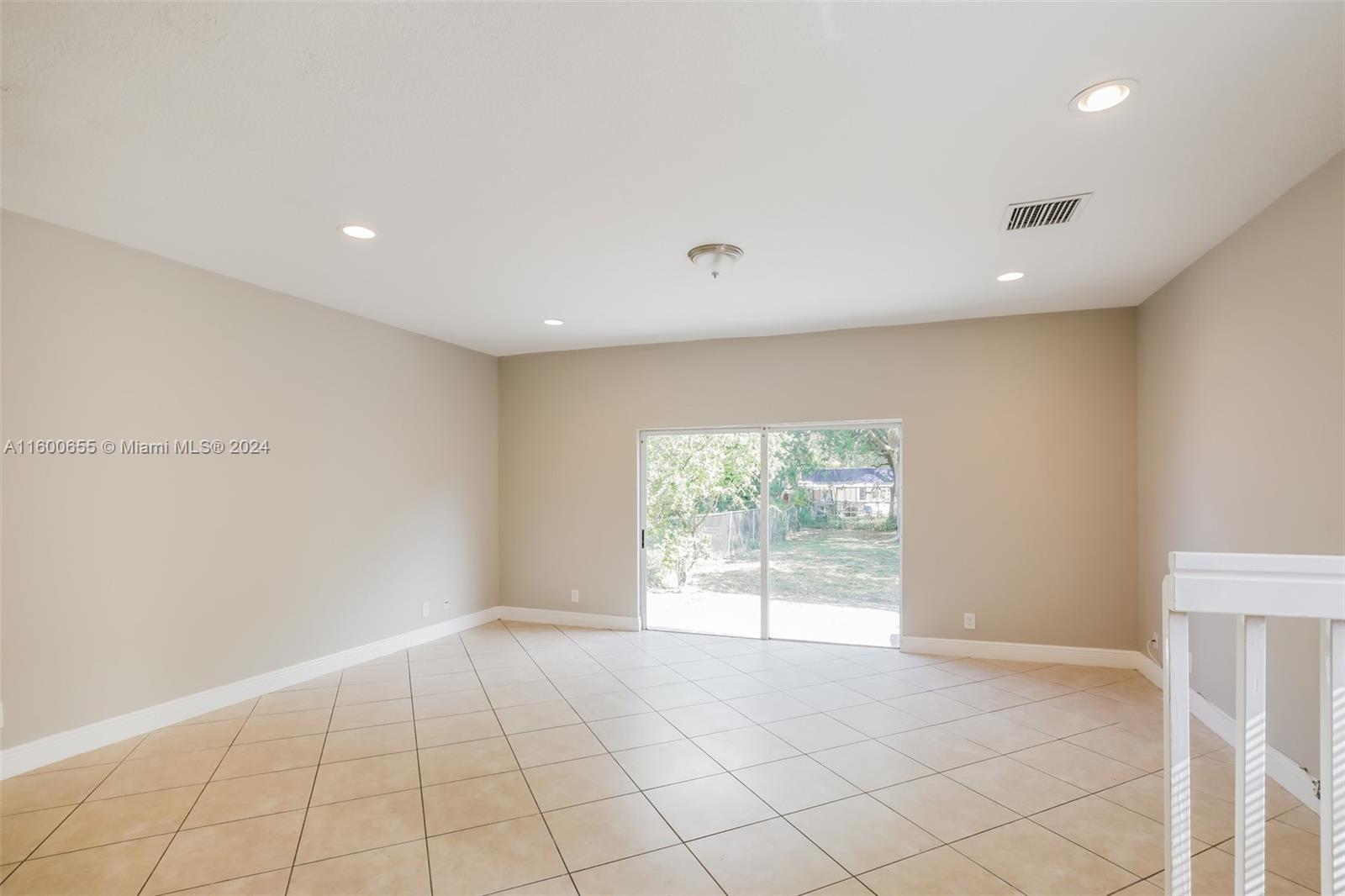 HOLLYWOOD BEACH GARDENS - Residential Lease