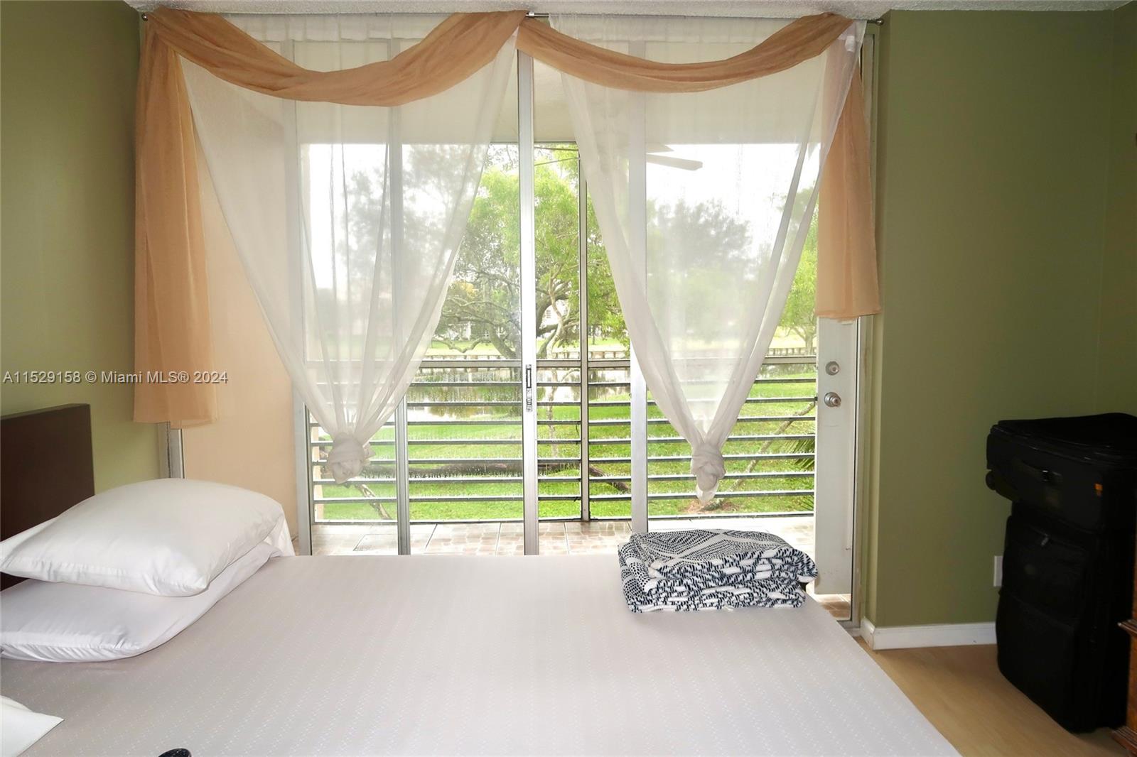 LIVE OAK CONDO ELEVEN - Residential Lease