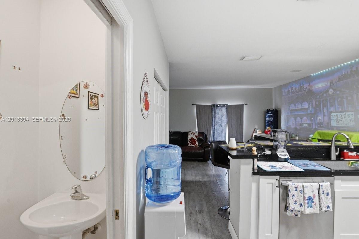 TOWNGATE CONDO ELEVEN - Residential