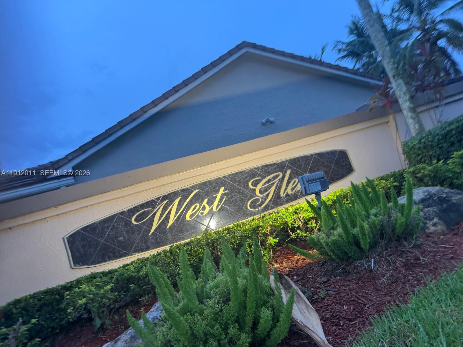 WEST GLEN - Residential