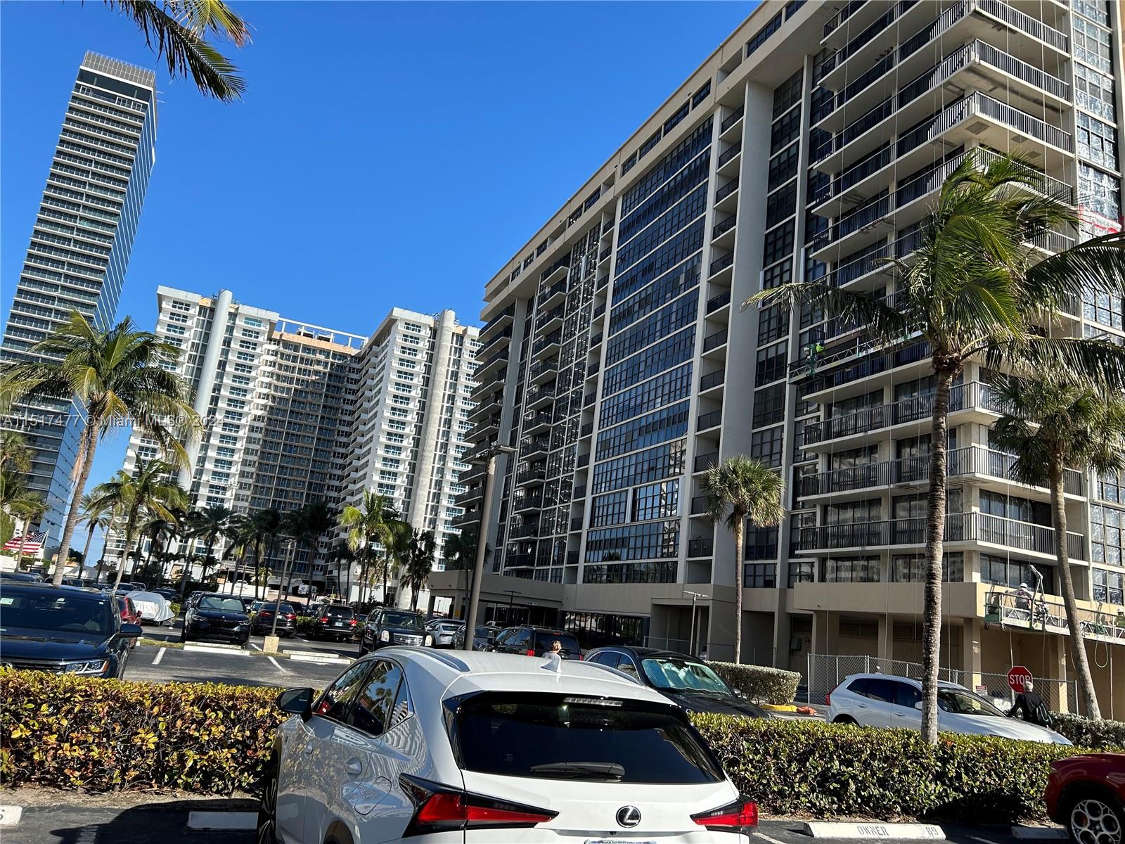 AVANT GARDE CONDO - Residential Lease