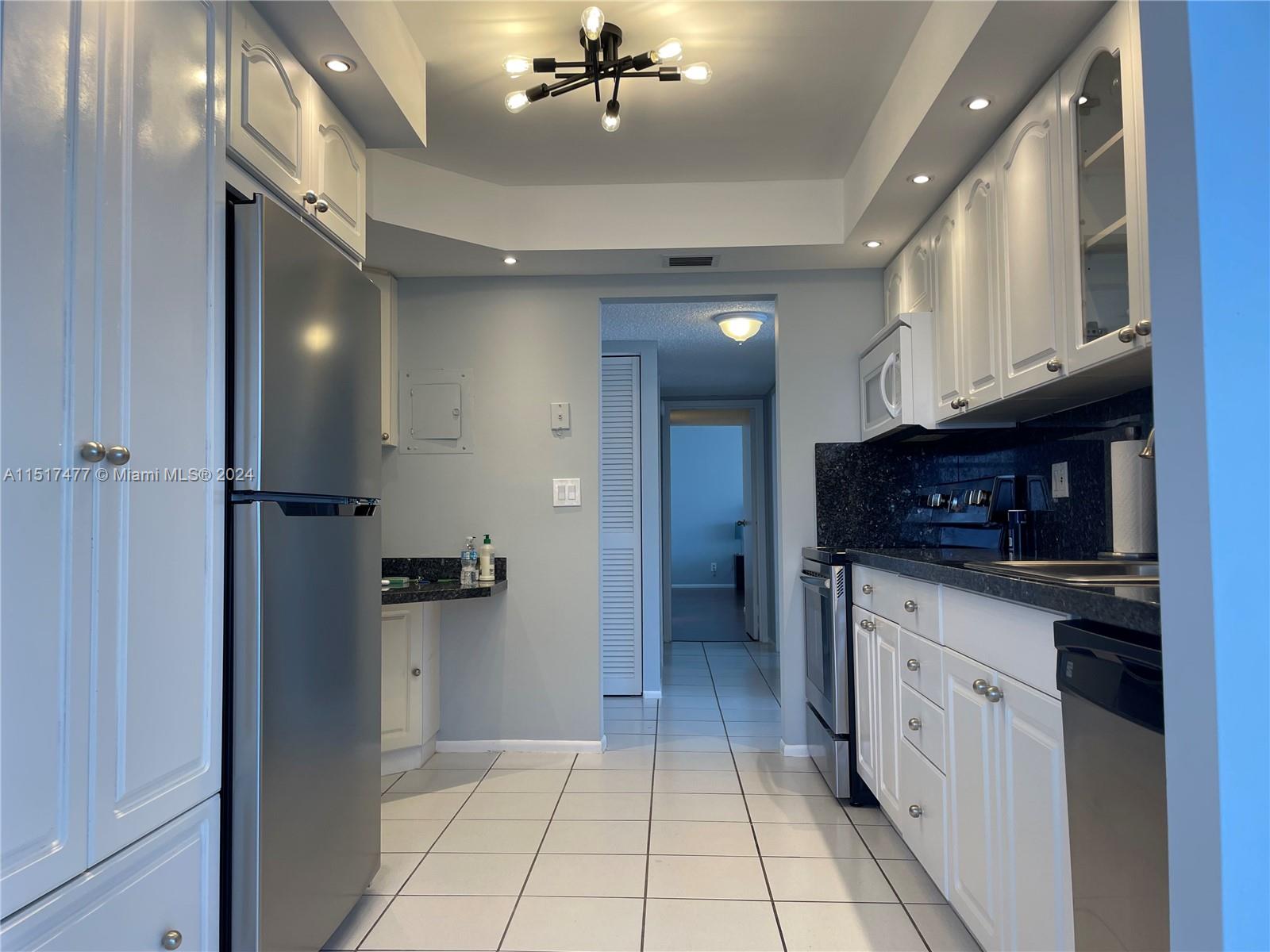 AVANT GARDE CONDO - Residential Lease