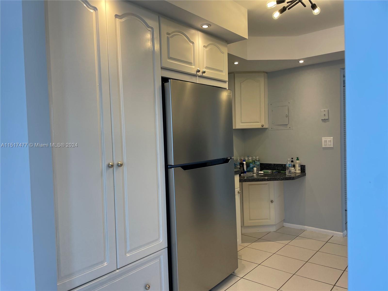 AVANT GARDE CONDO - Residential Lease