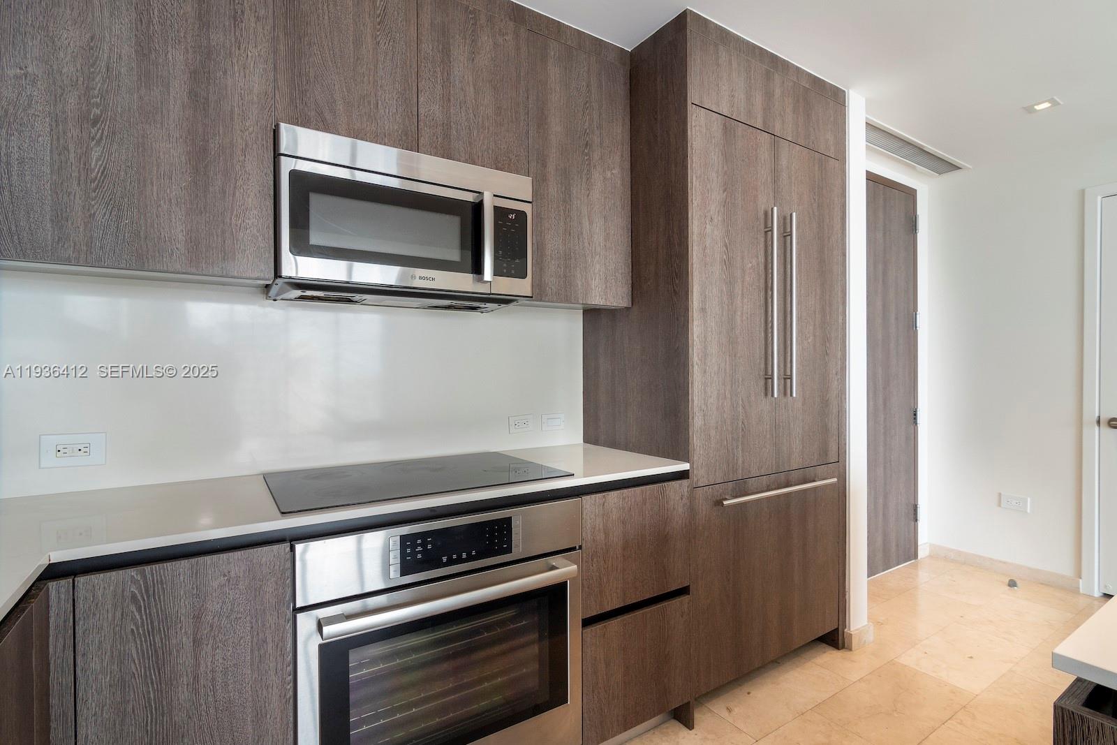 REACH CONDO - Residential