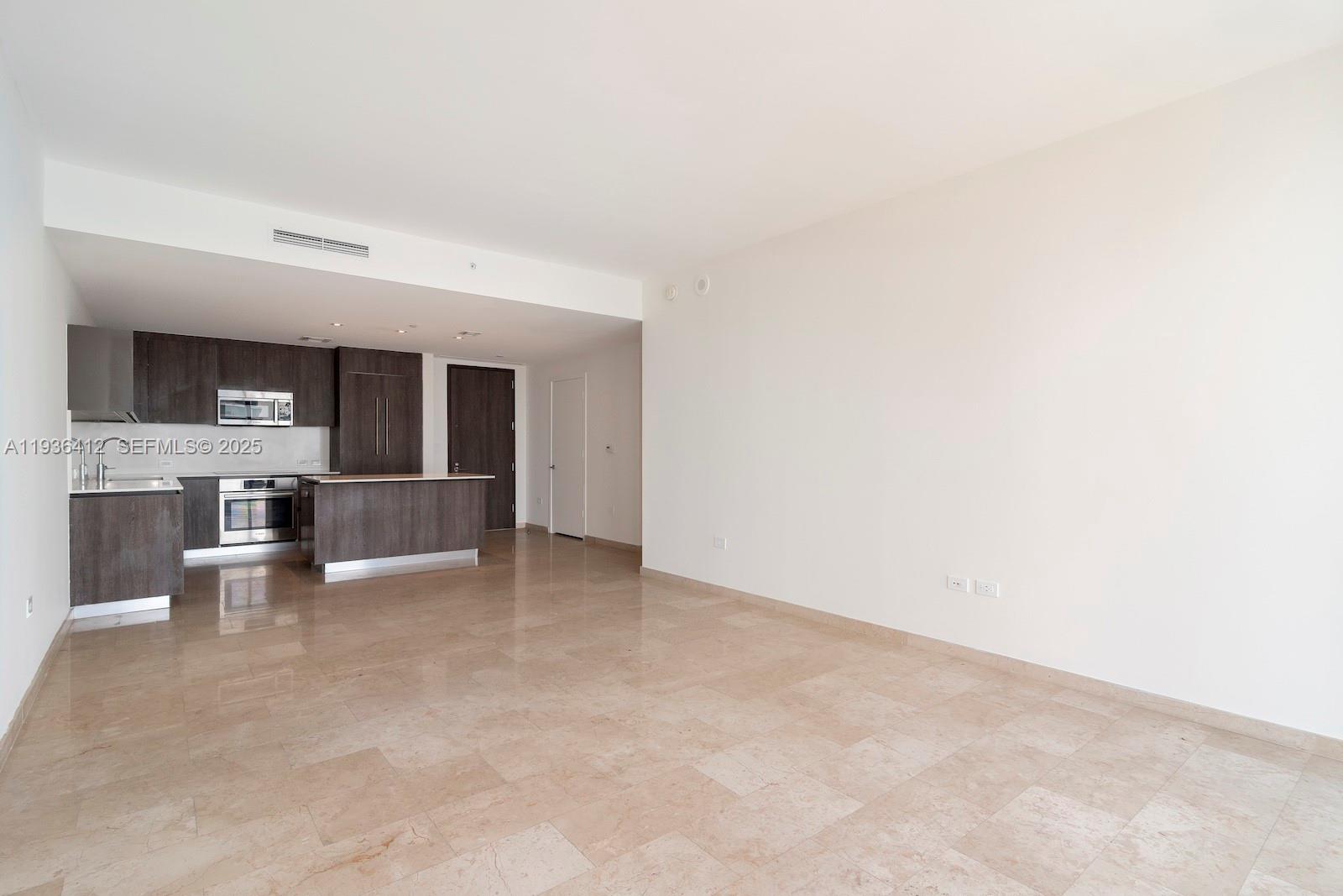 REACH CONDO - Residential
