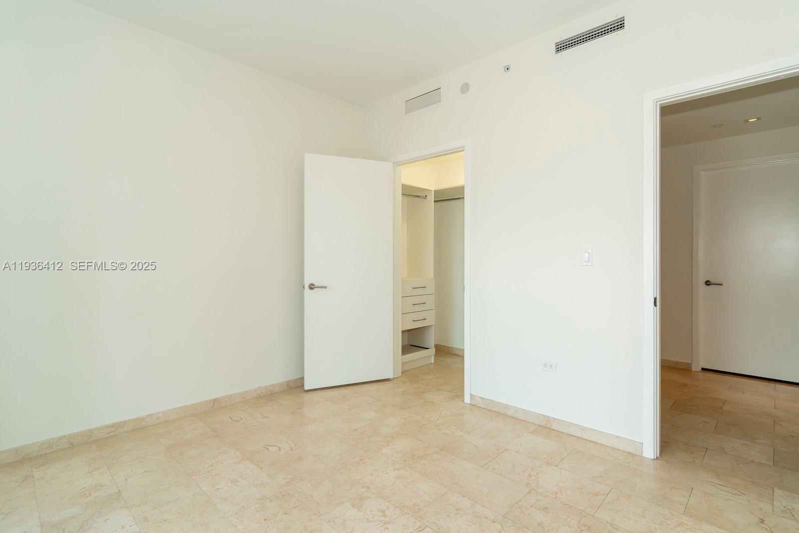 REACH CONDO - Residential
