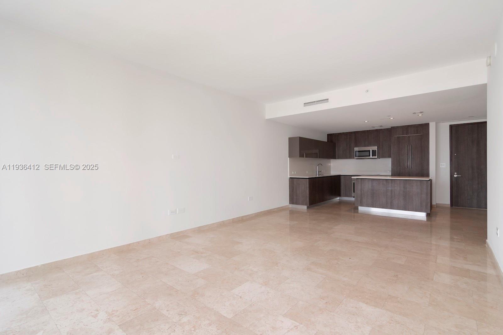 REACH CONDO - Residential