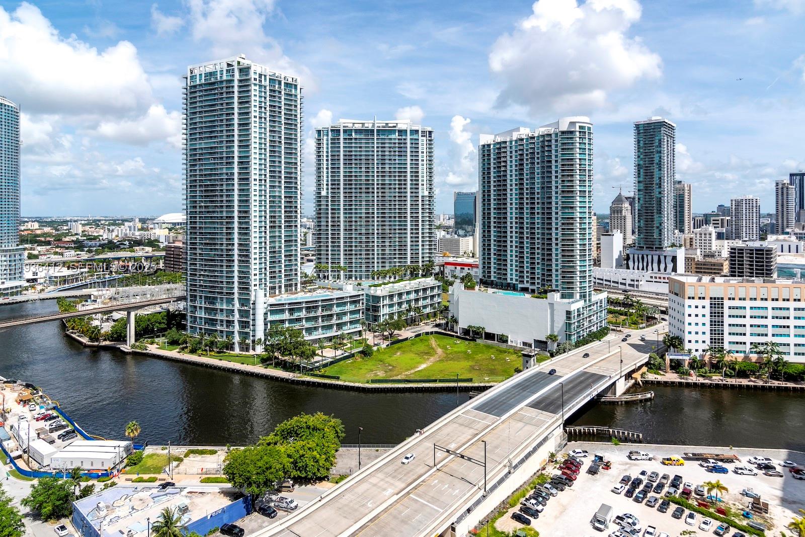 REACH CONDO - Residential