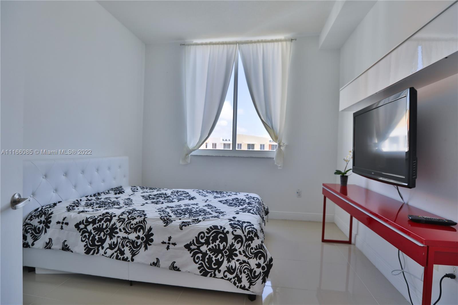 VENTURE AT AVENTURA WEST - Residential Lease