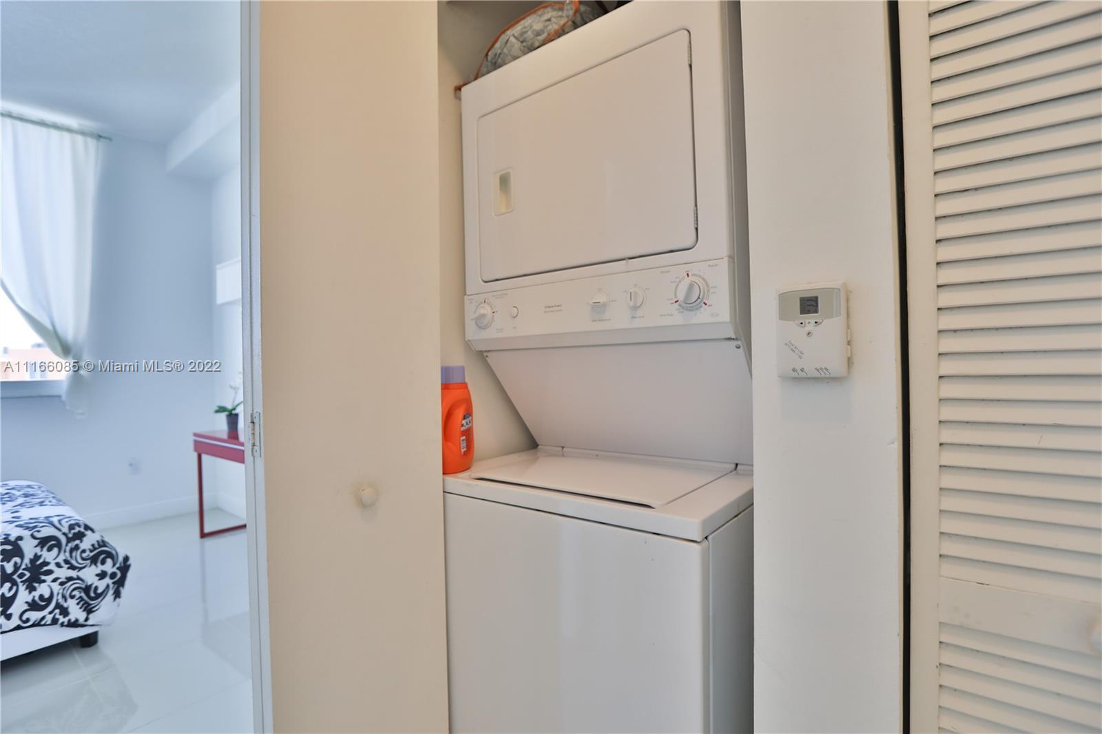 VENTURE AT AVENTURA WEST - Residential Lease