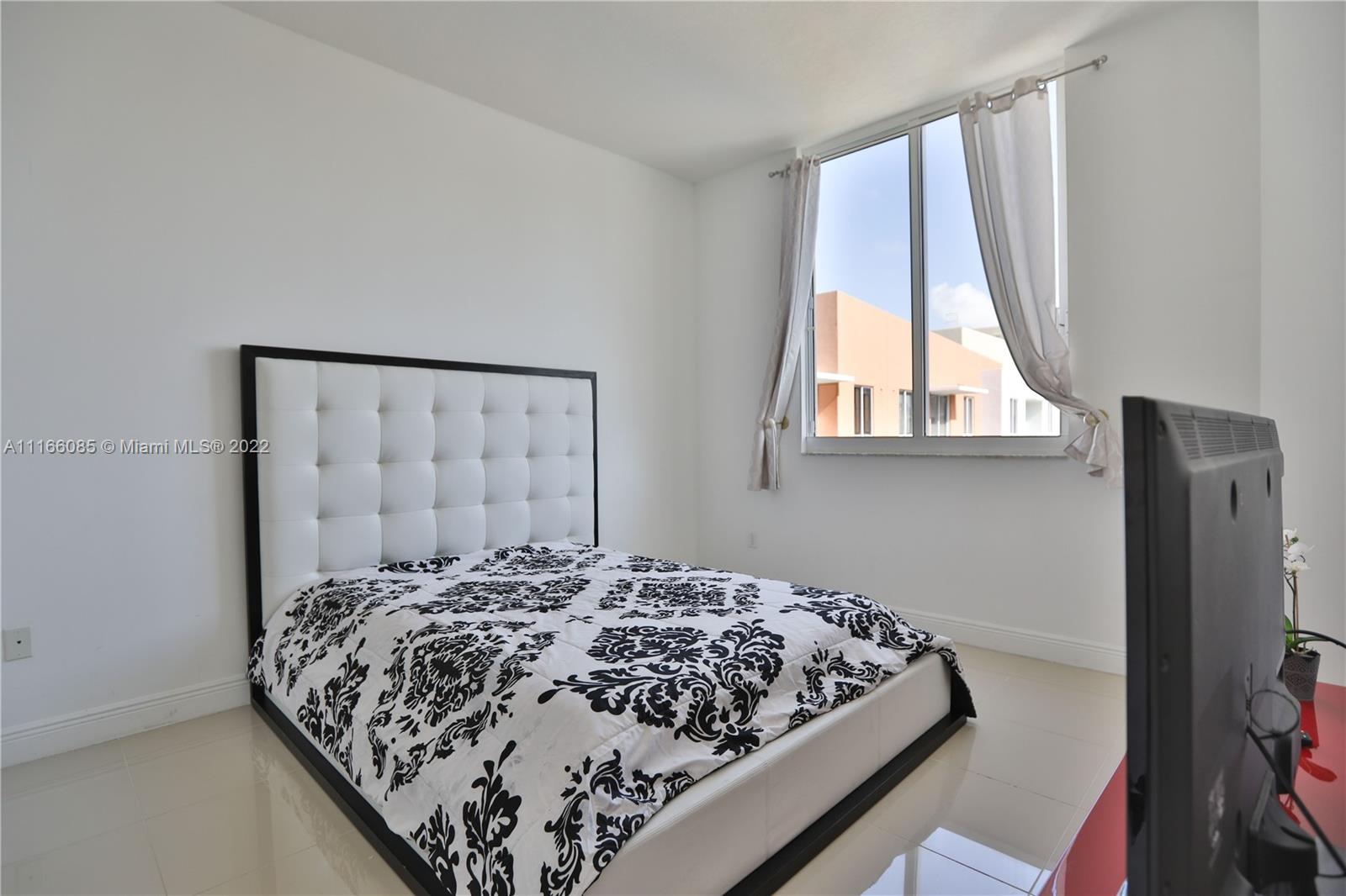 VENTURE AT AVENTURA WEST - Residential Lease