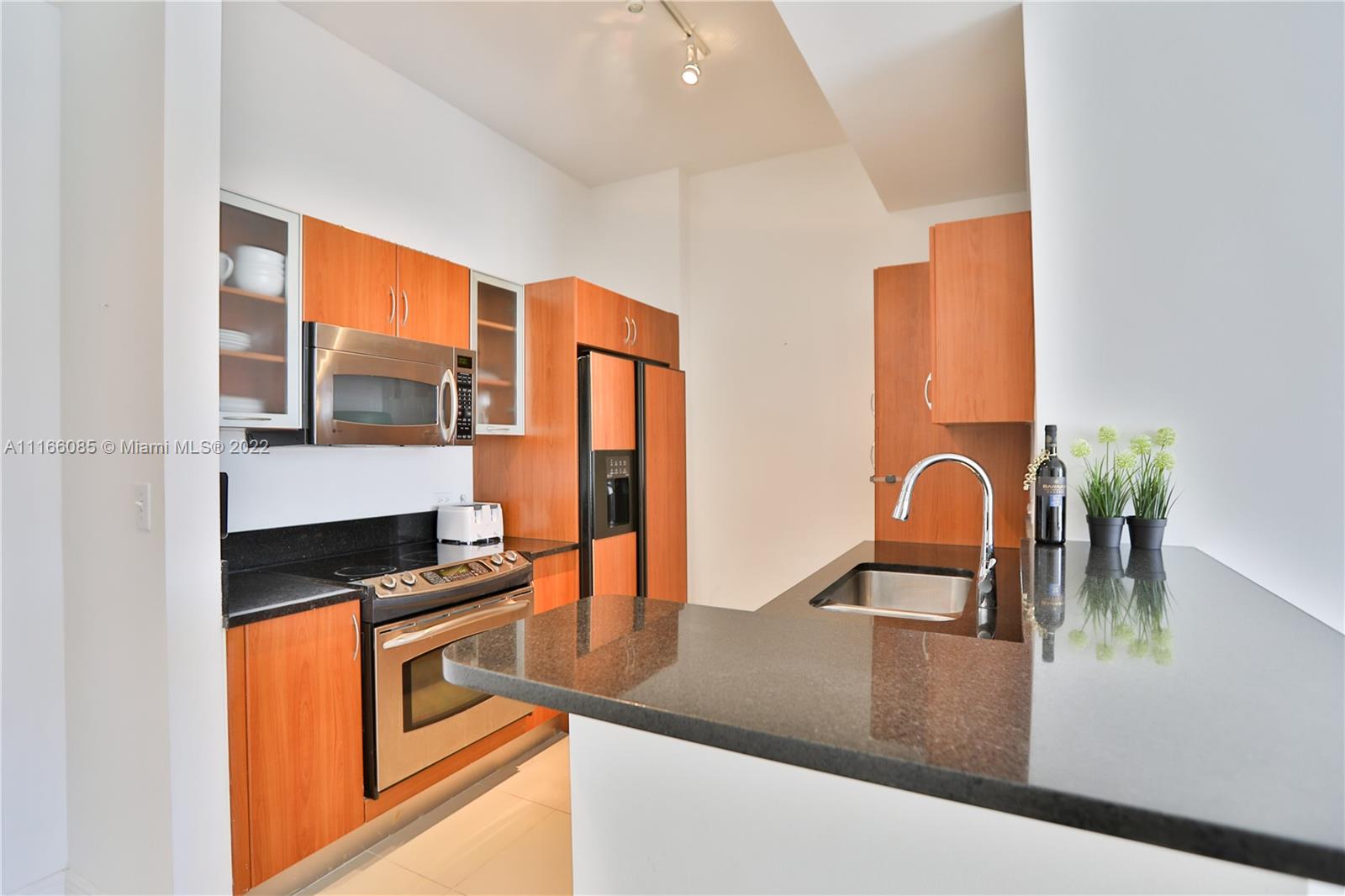VENTURE AT AVENTURA WEST - Residential Lease