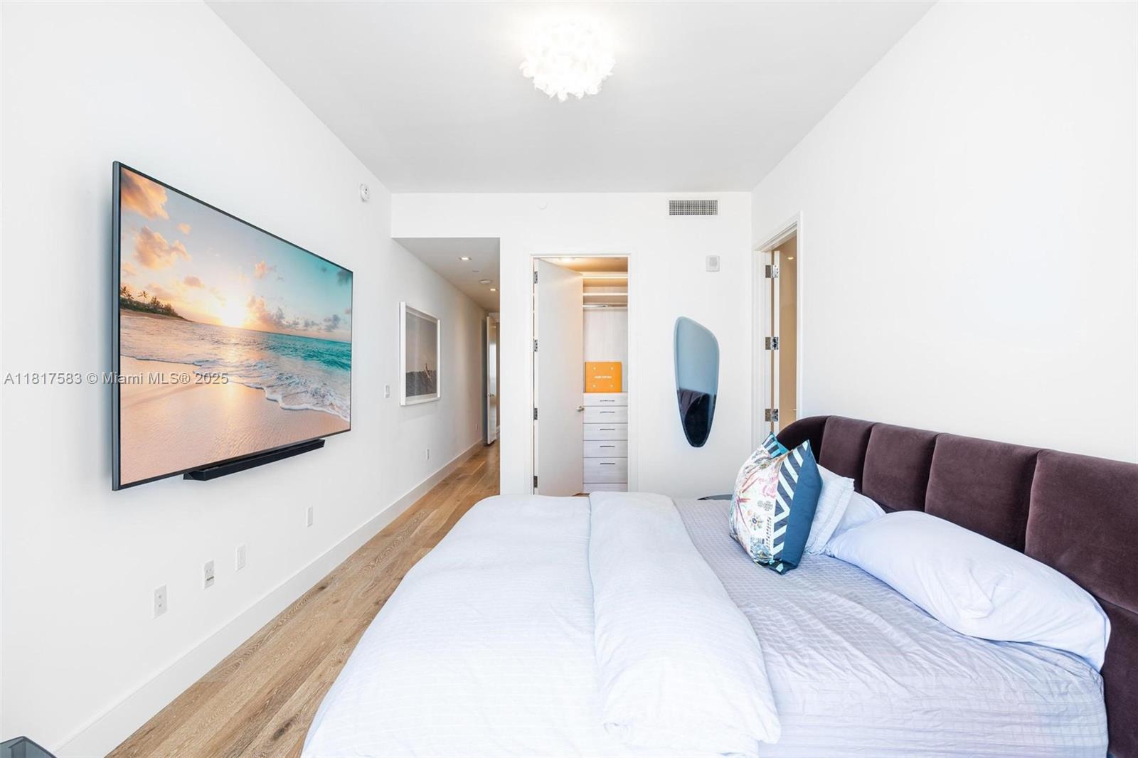 JADE SIGNATURE CONDO - Residential
