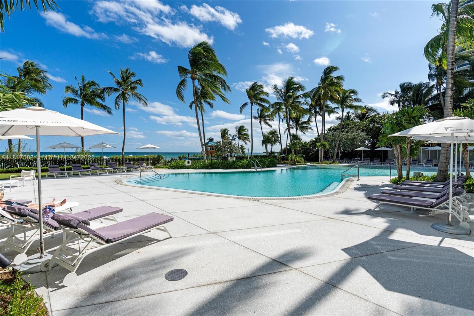 JADE SIGNATURE CONDO - Residential