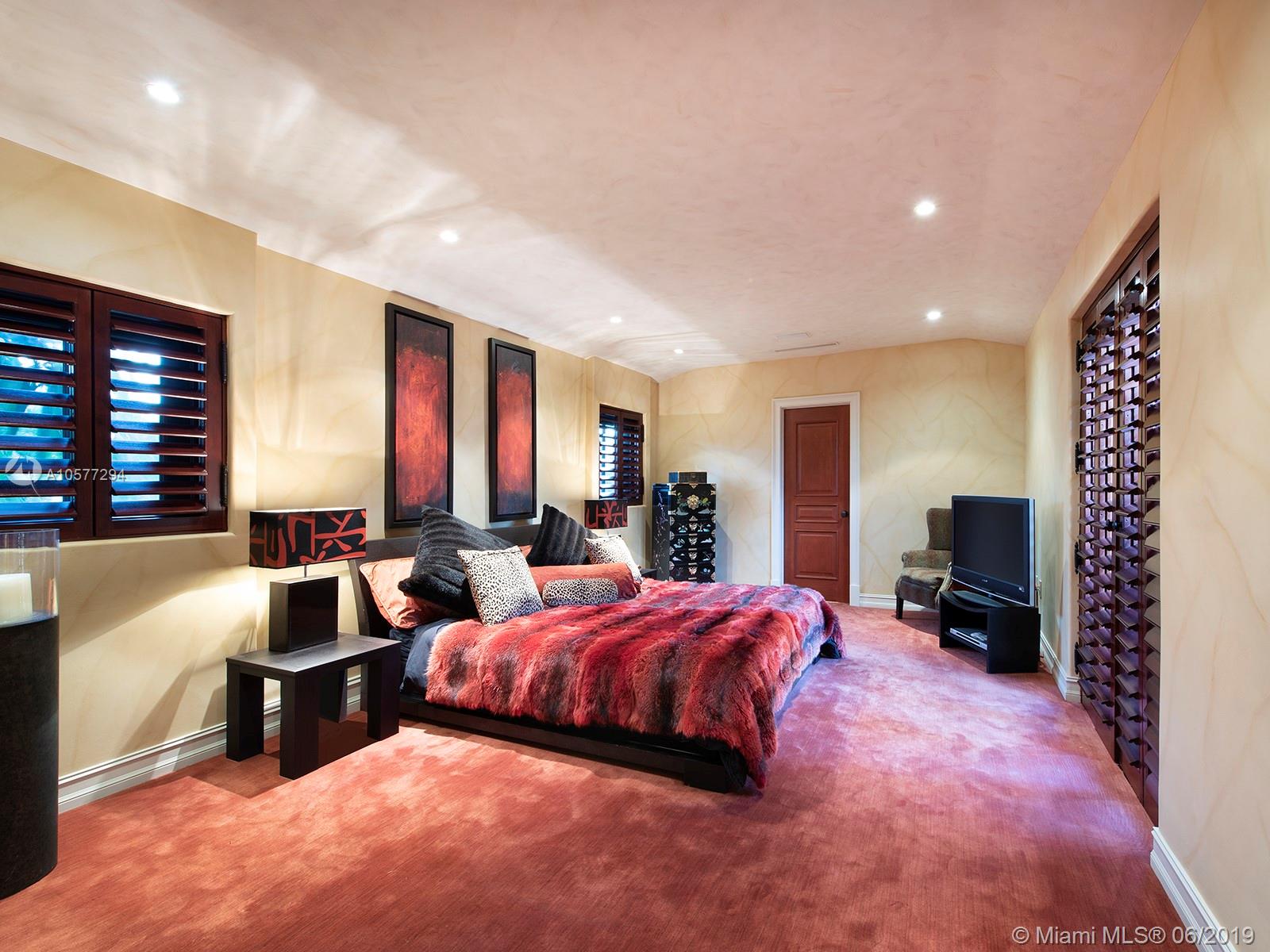 SUNSET ISLANDS I - Residential