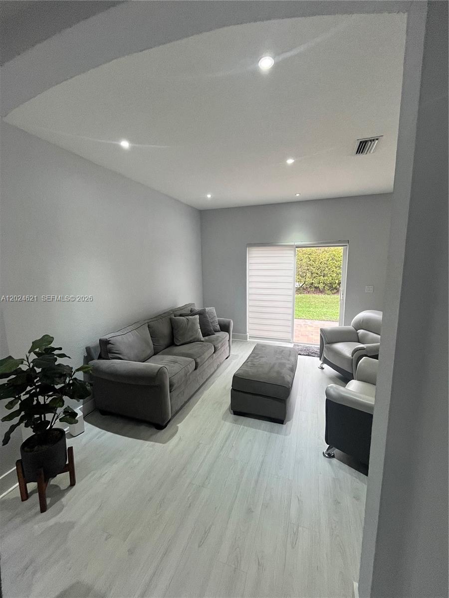 LAGO VISTA AT COCONUT CRE - Residential